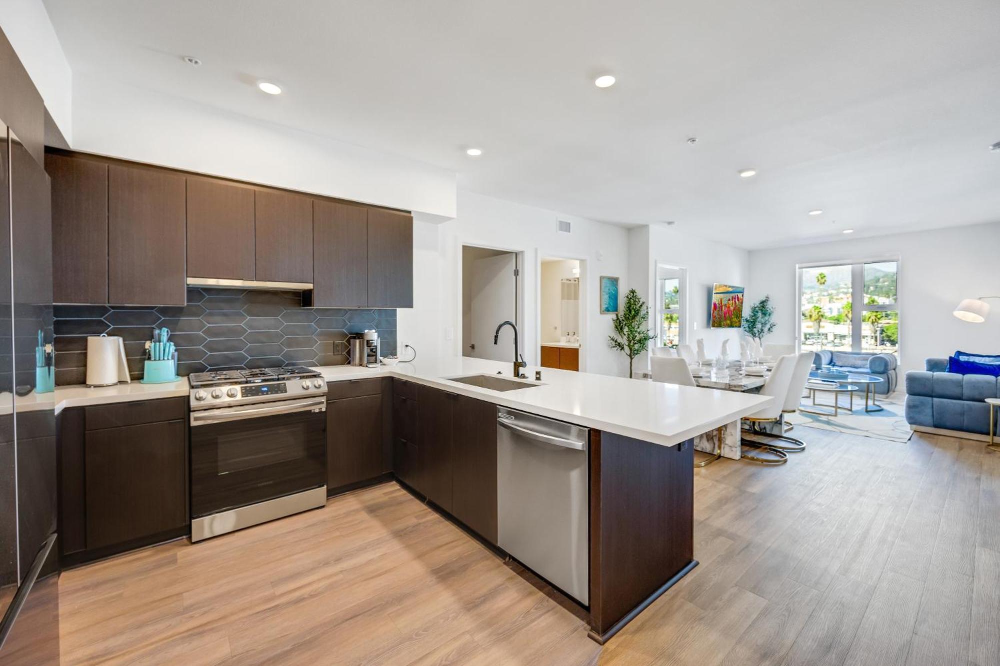 Hollywood By One Lux