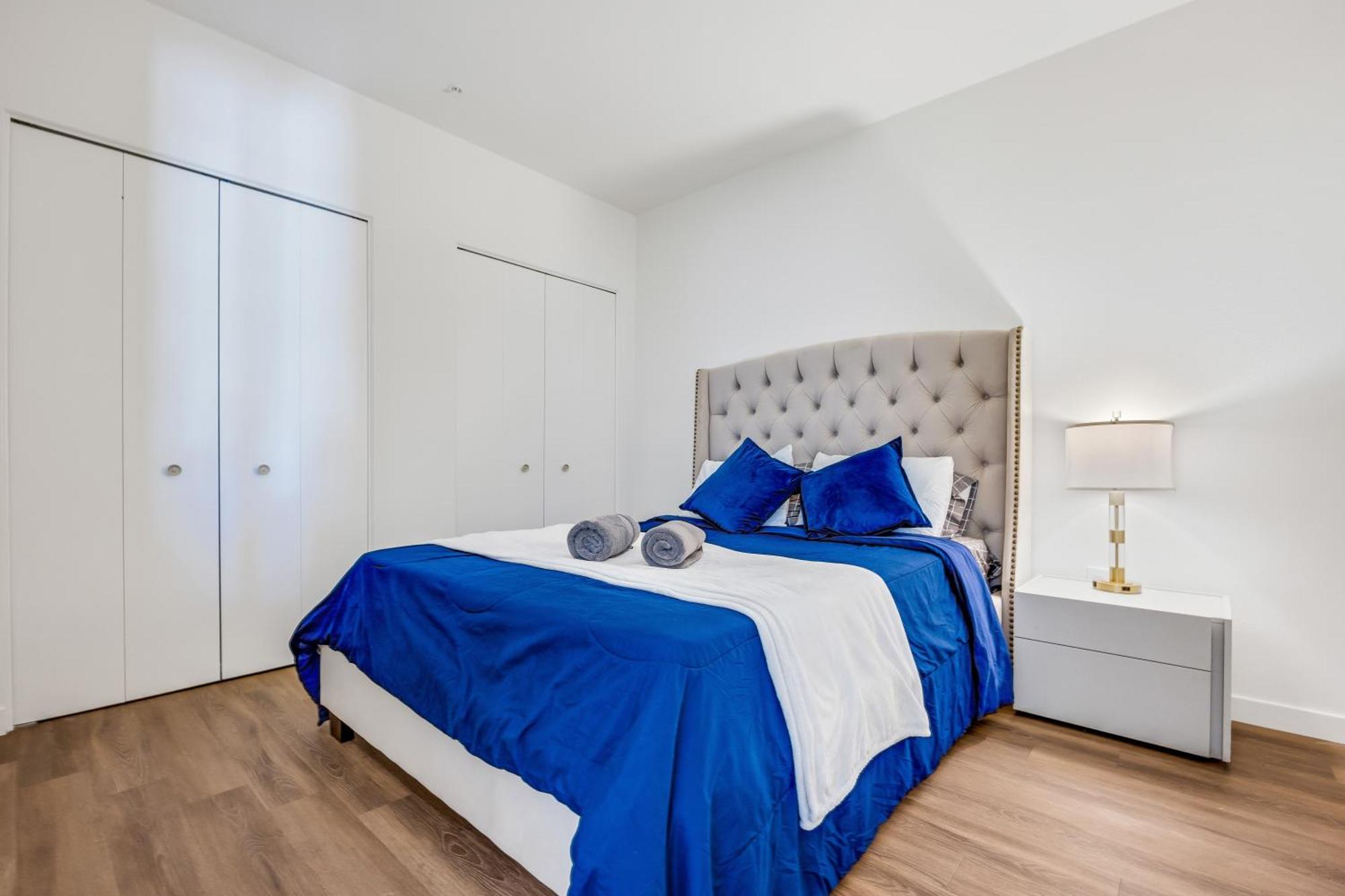 Hollywood By One Lux