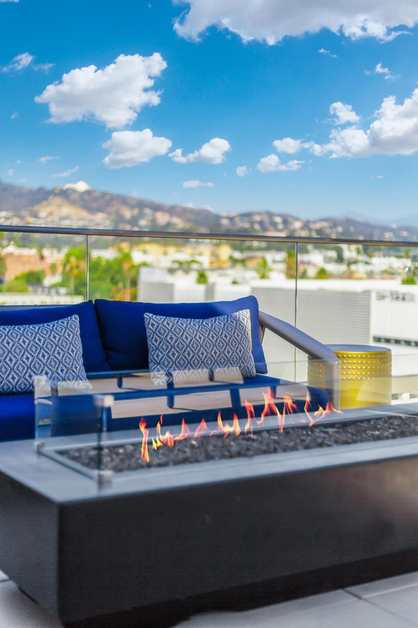 Hollywood By One Lux